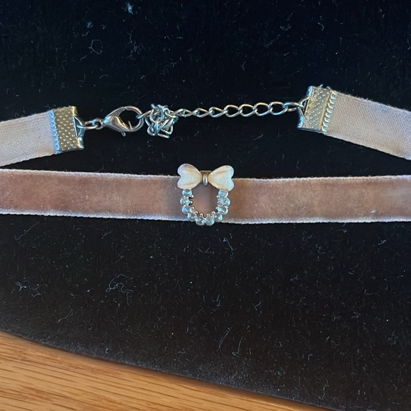 Chokers - Picture 4 of 8